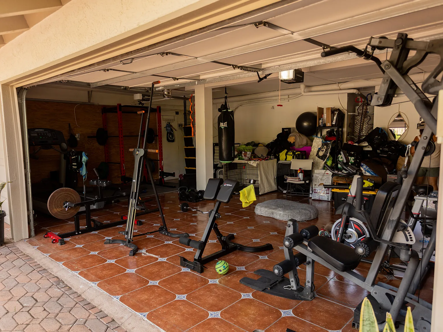 4 bed, 2202 sqft, $7,500 — Photo 3