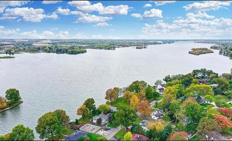 1st image of 1049 Lake Shore Dr