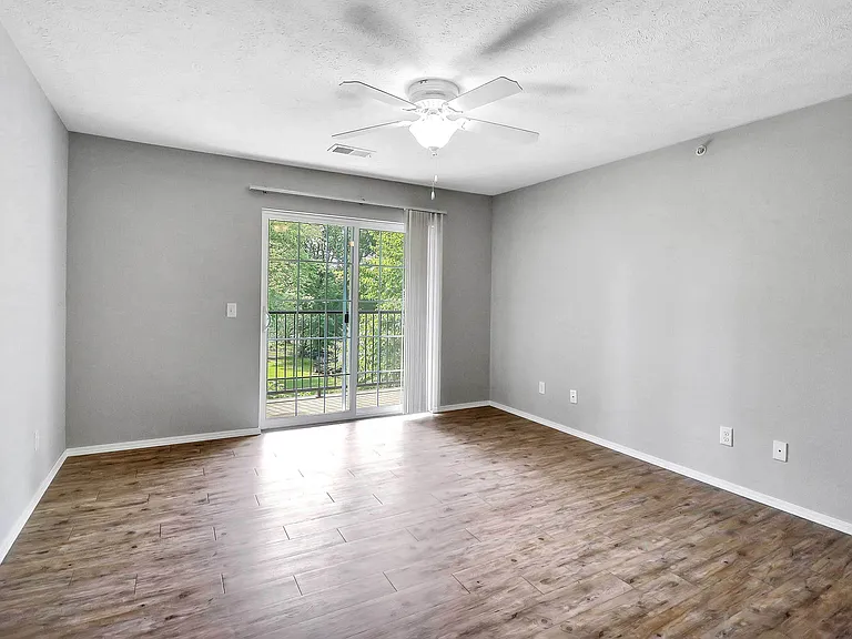 Golden Pond Apartments — Photo 5