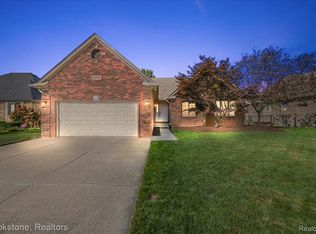 54643 Berryfield Dr, Macomb, MI