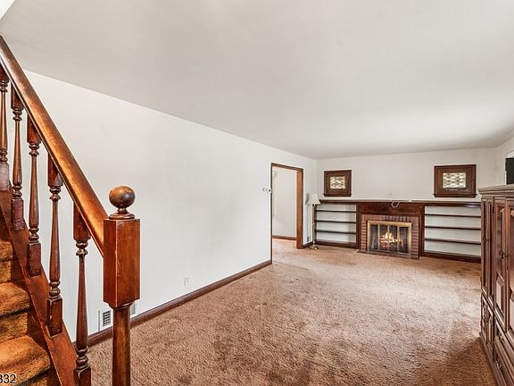 5th image of 477 Grove St