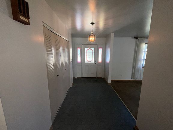 2nd image of 1807 W Catalpa Ln