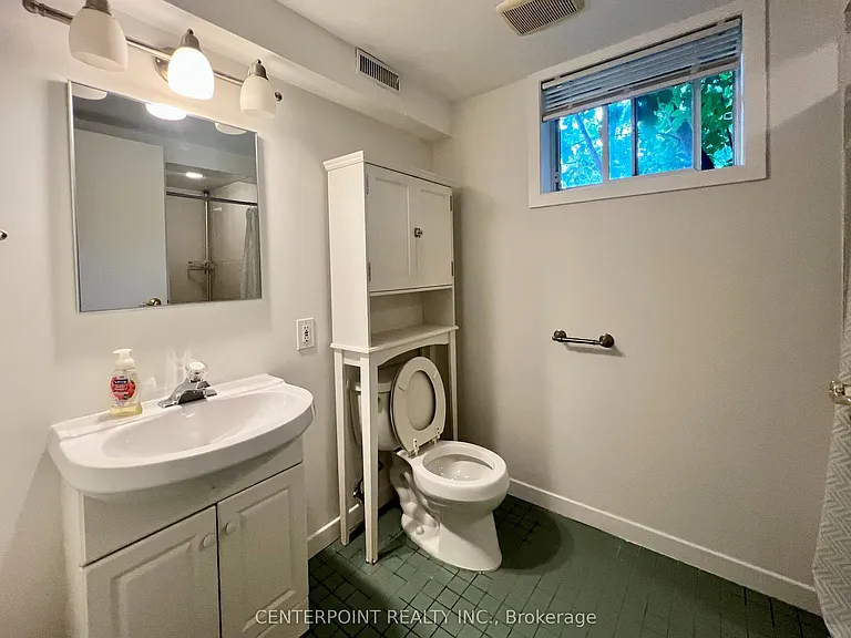 287 Kent Cres — Photo 13