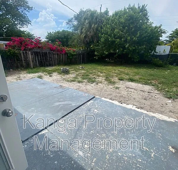 4329 Cocoanut Rd — Photo 7