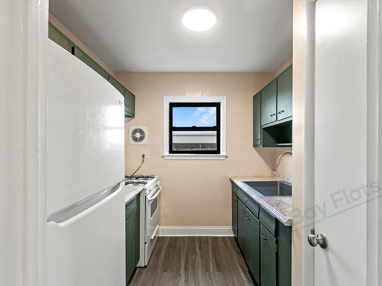 2 bed, 900 sqft, $1,800 — Photo 3