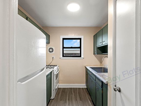 3rd image of 22645 Washington St #6