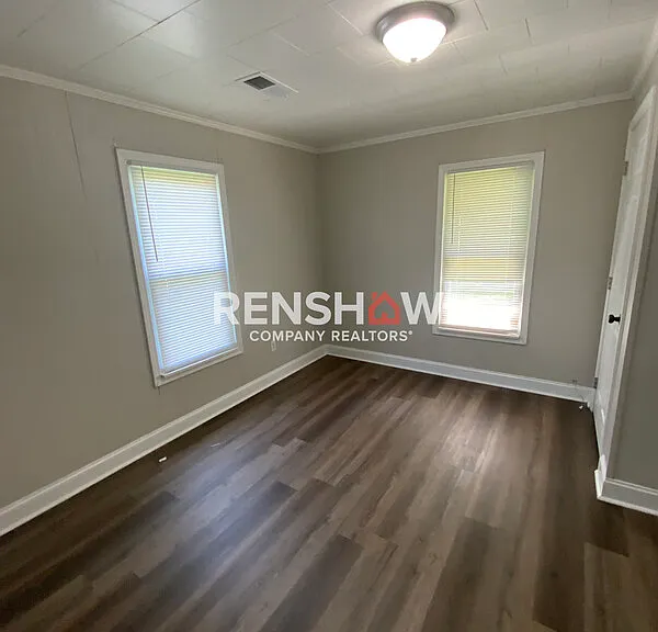 150 N Poplar St — Photo 5