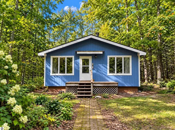 38493 Indian Woods Rd, Beaver Island, MI 49782