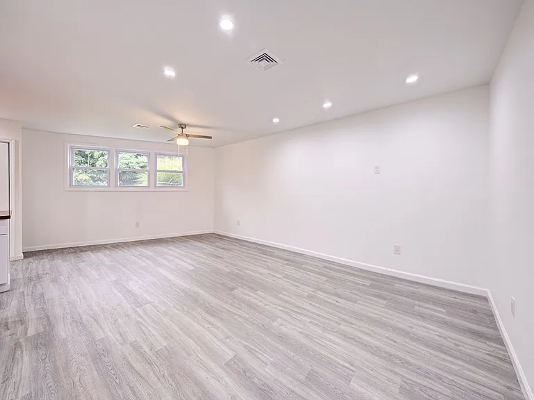 1250 North Ave — Photo 31