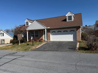 609 Chicory Spring Ct, Waynesboro, PA 17268