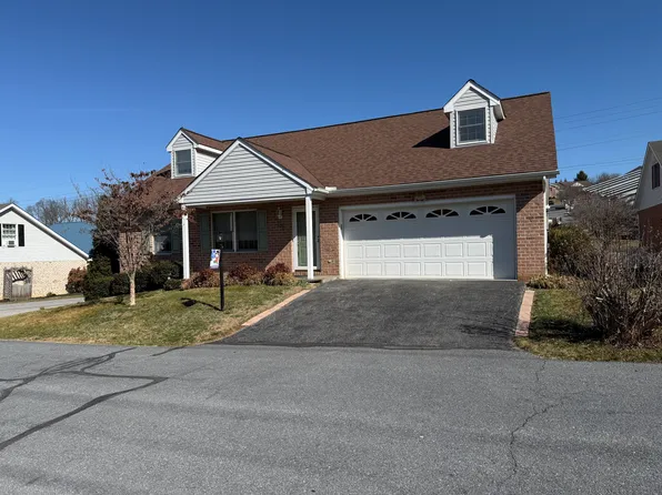 609 Chicory Spring Ct, Waynesboro, PA 17268