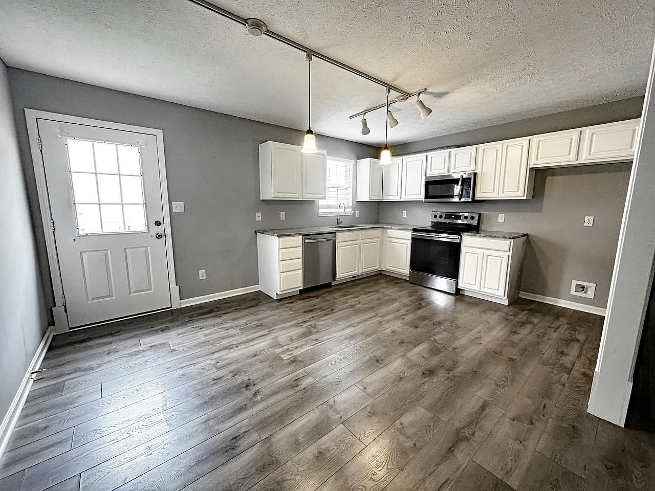 2 bed, 965 sqft, $1,350 — Photo 4