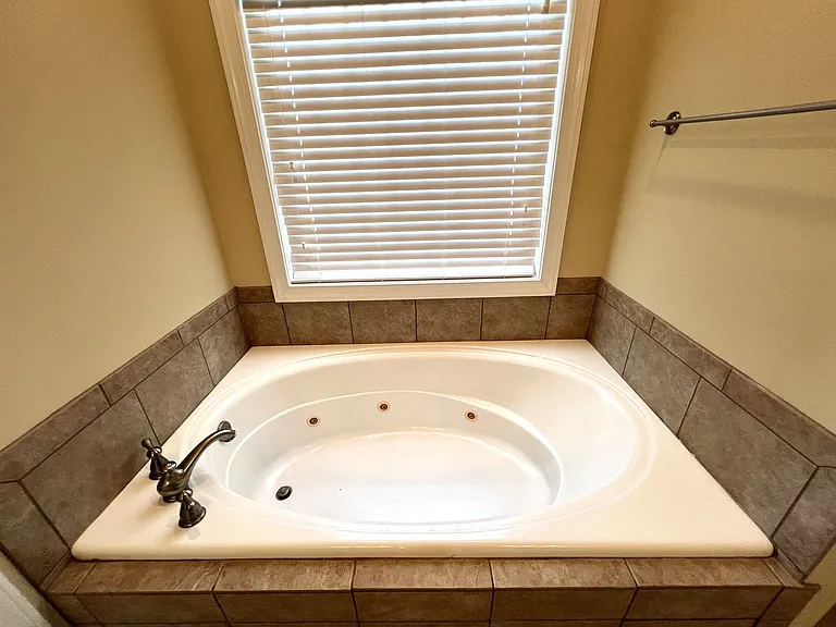 123 W Edgewood Dr — Photo 16