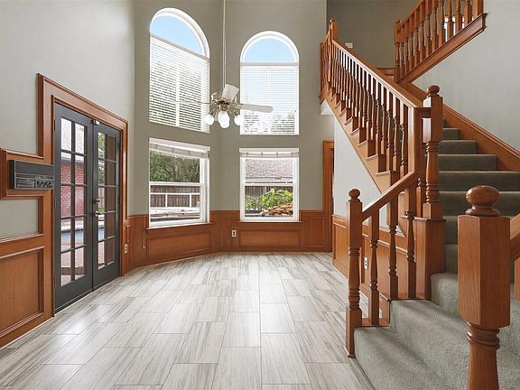3rd image of 6118 Hampton Way Ct