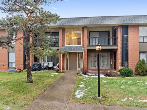 1100 College Park Dr APT 5, Coraopolis, PA 15108