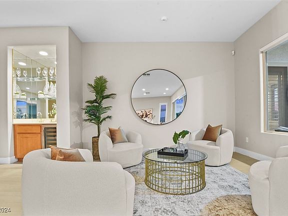 4th image of 2548 Forest City Dr