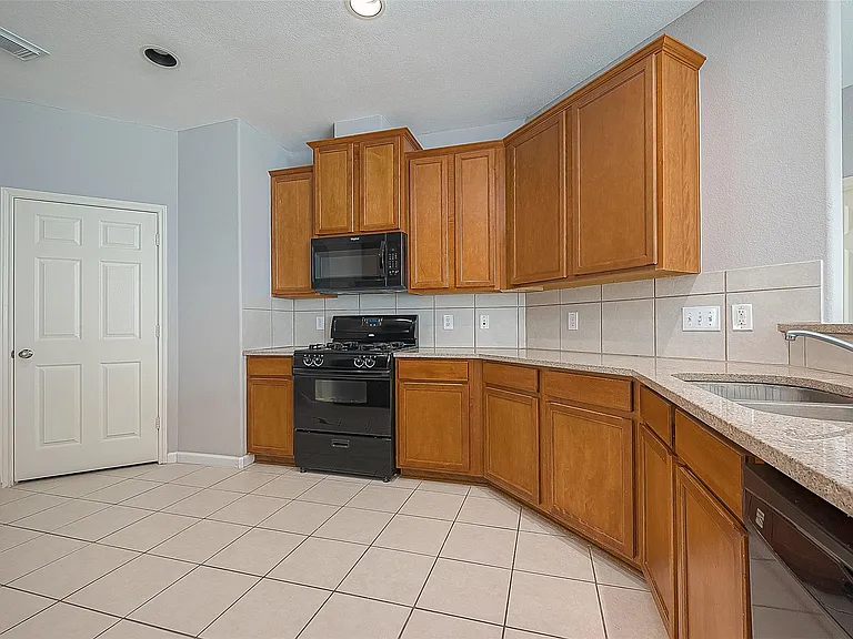 5203 Heatherdawn Ct — Photo 12