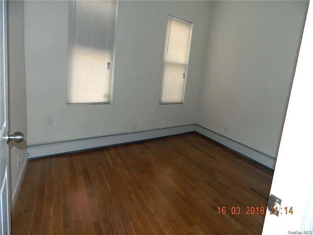2 bed, 700 sqft, $2,997 — Photo 3