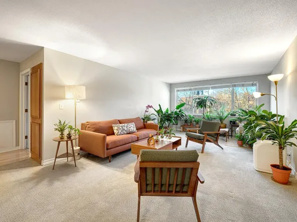 2700 W 44th St APT 315, Minneapolis, MN 55410