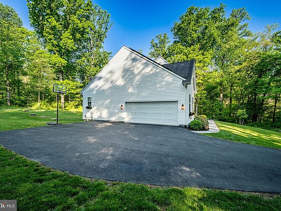 2nd image of 129 Bowwood Dr