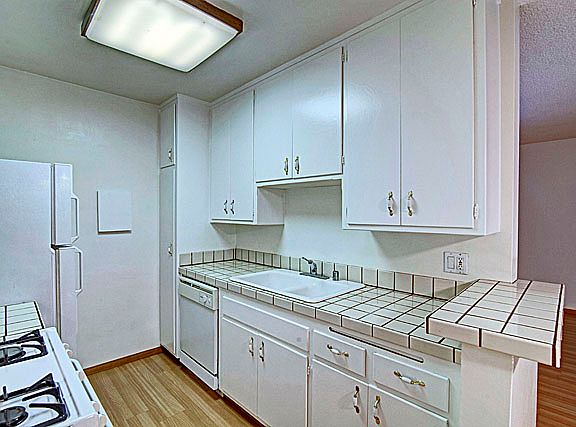 4th image of 1722 Brockton Ave APT 2