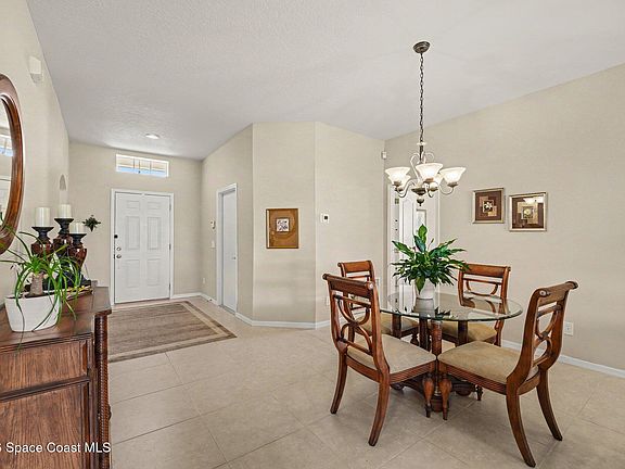 3rd image of 8514 Ivanhoe Dr