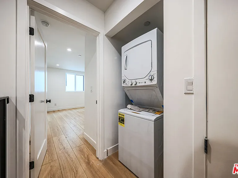 1525 S Carmelina Ave #1527 — Photo 13
