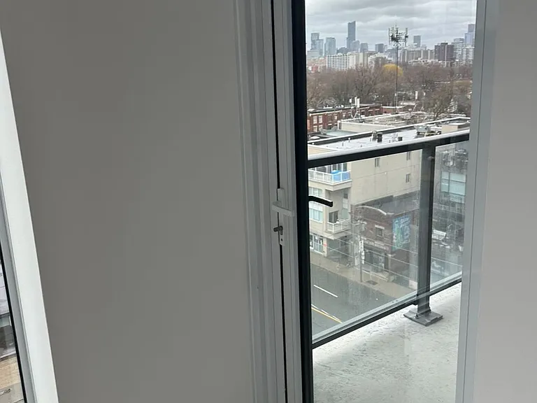 500 Dupont St #715 — Photo 11