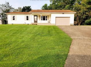 147 E Lynn St, Ravenswood, WV 26164