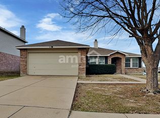 333 Daisy Ln, Burleson, TX 76028