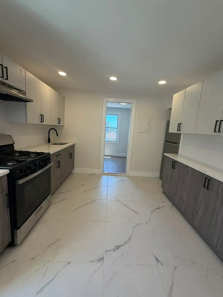 4 bed, 1200 sqft, $2,750 — Photo 2