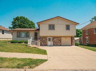 102 N Anderson St, Monona, IA 52159