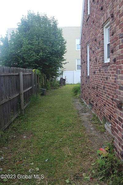 3rd image of 70 Beverly Avenue