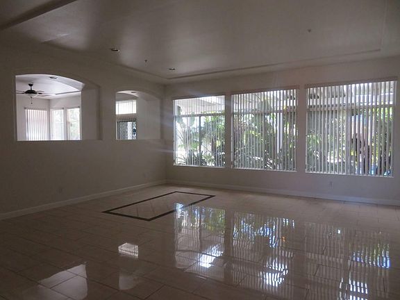 4th image of 948 Paseo La Cresta