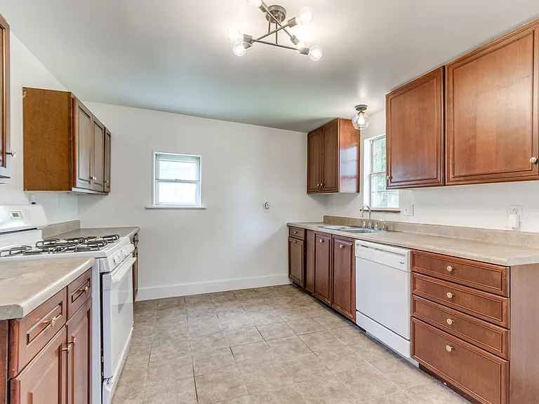 425 E Eufaula St — Photo 10