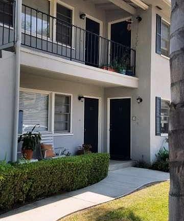 3rd image of 33 N Joanne Ave