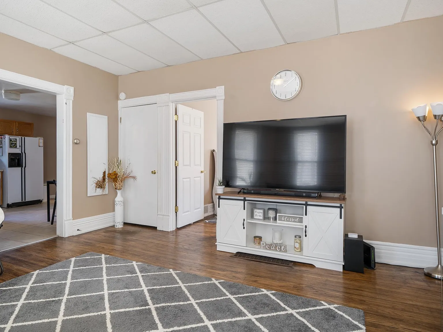 327 E Bryan St — Photo 2