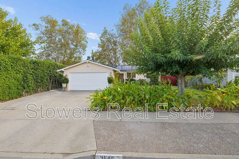 3585 Esperanza Dr