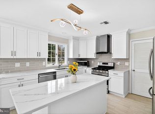 4 Barrington Dr, West Windsor, NJ 08550