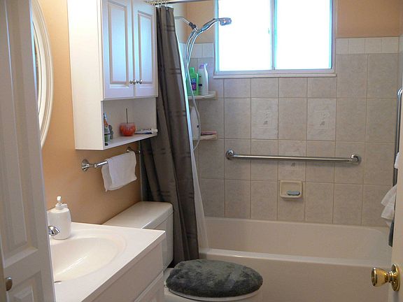 Remodeled Bath w/ Tile