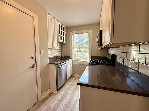 5th image of 1400 Kenmore Ave APT C4