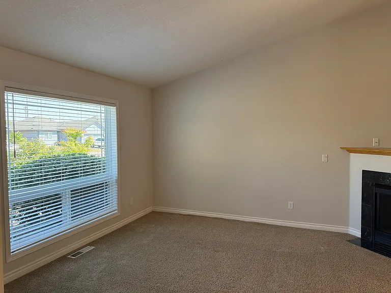 1356 Trent Ave N — Photo 5