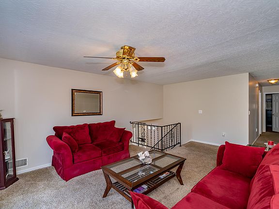 3rd image of 1407 Hobart Dr