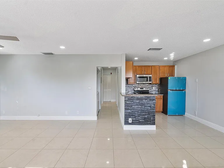 2854 Coral Springs Dr #2854 — Photo 3