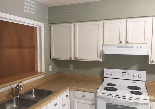 2 bed, 1.5 bath, 1065 sqft, $1,525 — Photo 4