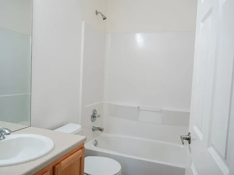 640 S Yarrow St — Photo 8
