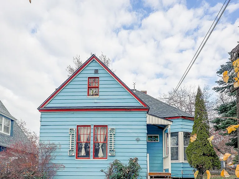 328 E 2nd St — Photo 2