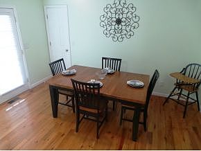 3rd image of 214 Sunny Hill Ct