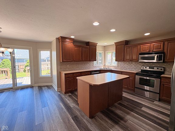 2nd image of 3000 W Waterford Ln