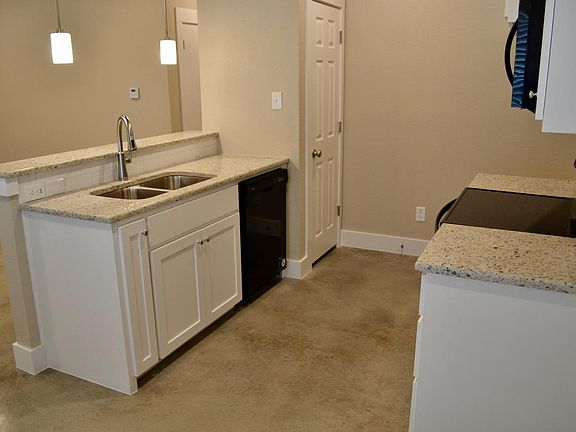 3rd image of 3241 Belmont Dr